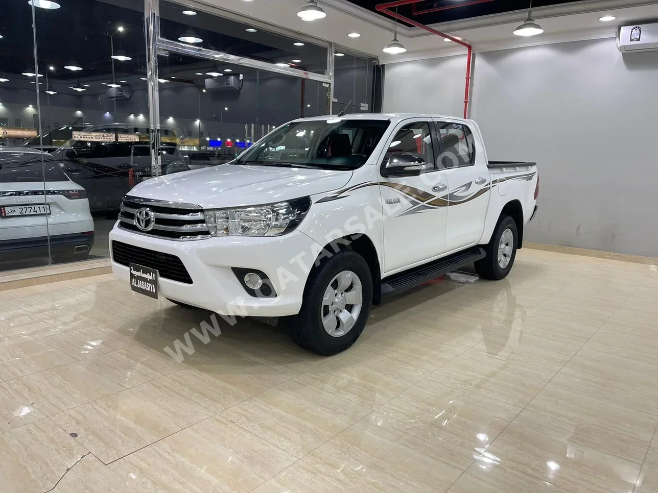 Toyota  Hilux  SR5  2017  Manual  152,000 Km  4 Cylinder  Four Wheel Drive (4WD)  Pick Up  White