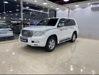 Toyota  Land Cruiser  VXR  2010  Automatic  425,000 Km  8 Cylinder  Four Wheel Drive (4WD)  SUV  White