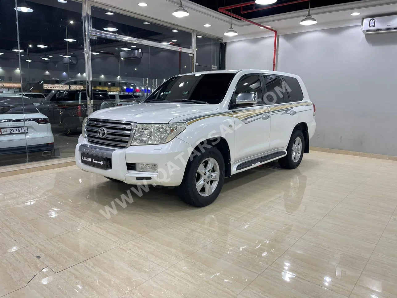 Toyota  Land Cruiser  VXR  2010  Automatic  425,000 Km  8 Cylinder  Four Wheel Drive (4WD)  SUV  White