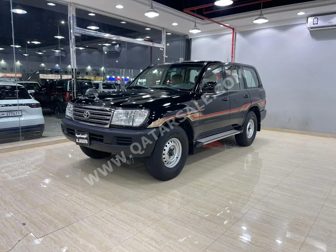 Toyota  Land Cruiser  GXR  2006  Manual  300,000 Km  6 Cylinder  Four Wheel Drive (4WD)  SUV  Black