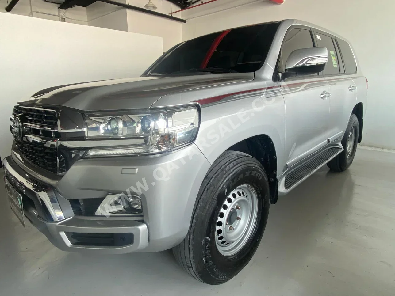 Toyota  Land Cruiser  GXR  2018  Automatic  141,000 Km  8 Cylinder  Four Wheel Drive (4WD)  SUV  Silver