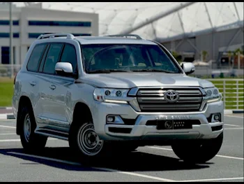 Toyota  Land Cruiser  GXR  2018  Automatic  194,000 Km  8 Cylinder  Four Wheel Drive (4WD)  SUV  Silver