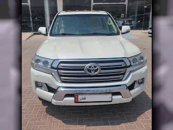 Toyota  Land Cruiser  GXR  2016  Automatic  280,000 Km  8 Cylinder  Four Wheel Drive (4WD)  SUV  White