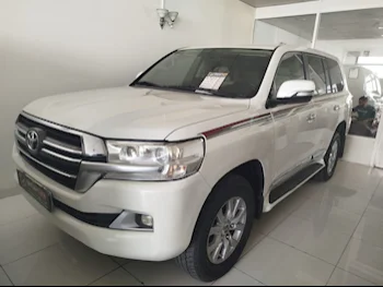  Toyota  Land Cruiser  GX  2017  Automatic  244,000 Km  6 Cylinder  Four Wheel Drive (4WD)  SUV  White  With Warranty