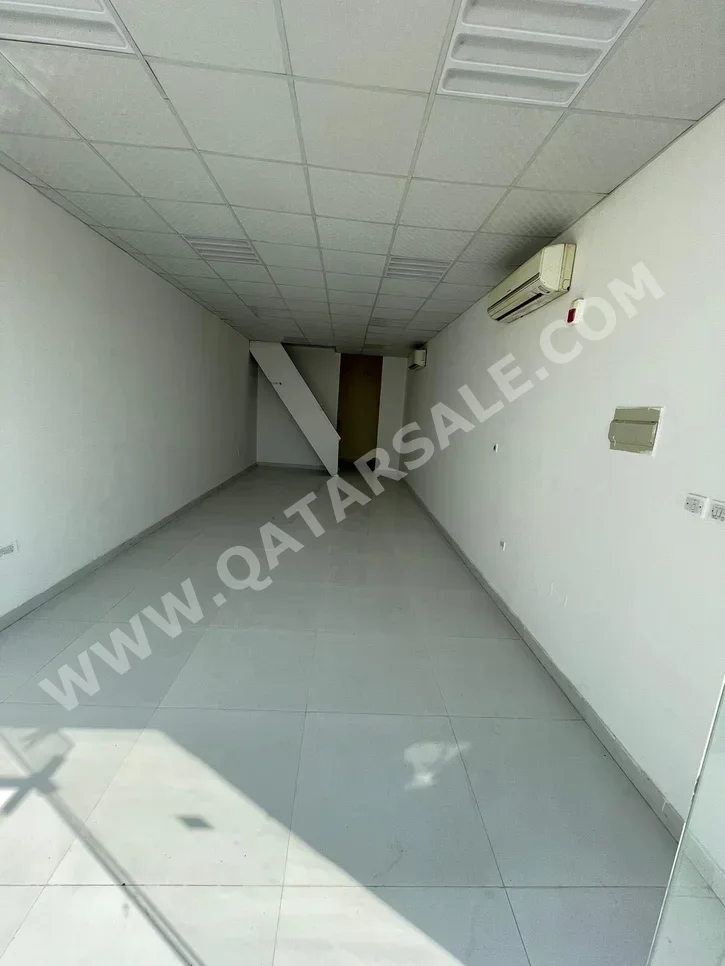 Commercial Shops - Not Furnished  - Al Daayen  For Rent  - Umm Qarn