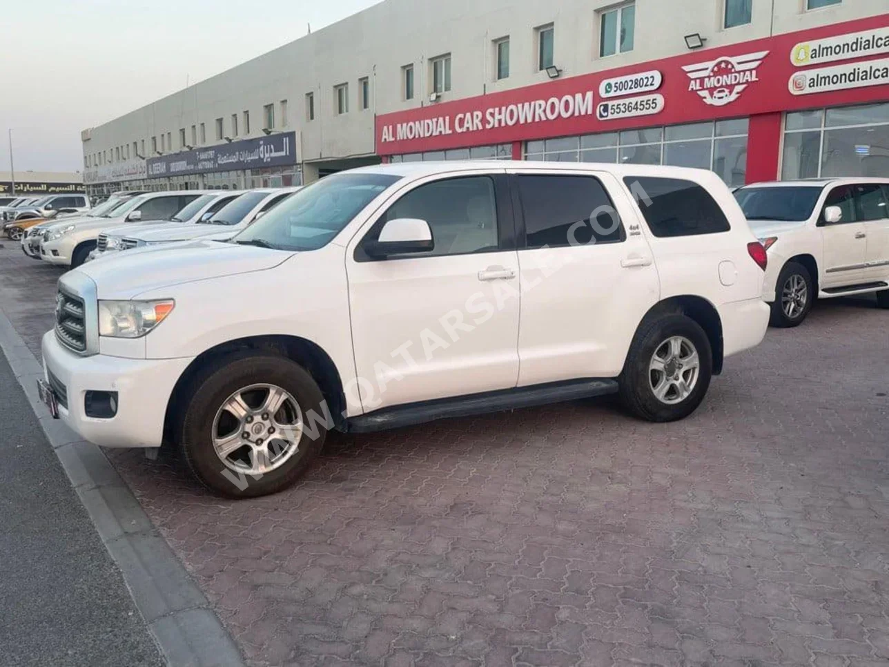 Toyota  Sequoia  2011  Automatic  111,000 Km  8 Cylinder  Four Wheel Drive (4WD)  SUV  White