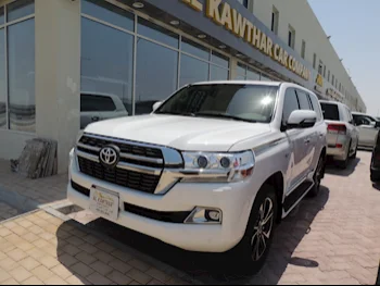 Toyota  Land Cruiser  VXR  2017  Automatic  140,000 Km  8 Cylinder  Four Wheel Drive (4WD)  SUV  White