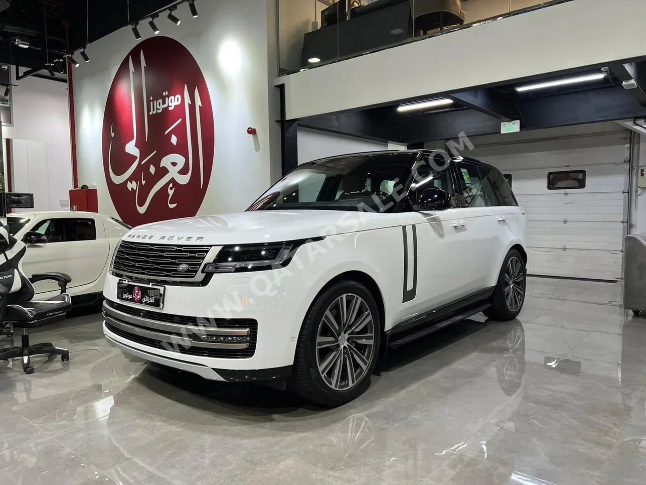  Land Rover  Range Rover  Vogue HSE  2023  Automatic  54,000 Km  6 Cylinder  Four Wheel Drive (4WD)  SUV  White  With Warranty