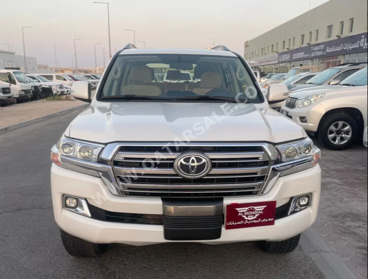 Toyota  Land Cruiser  GXR  2018  Automatic  165,000 Km  8 Cylinder  Four Wheel Drive (4WD)  SUV  White