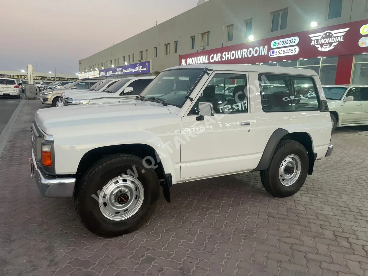 نيسان  باترول  سفاري  1996  عادي  129,000 كم  6 سلندر  دفع رباعي  اس يو في  أبيض