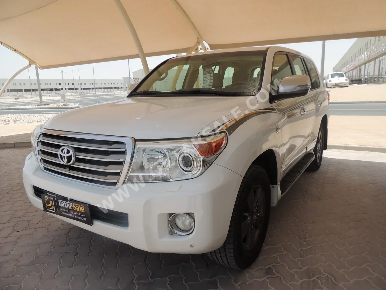 Toyota  Land Cruiser  VXR  2015  Automatic  359,000 Km  8 Cylinder  Four Wheel Drive (4WD)  SUV  White