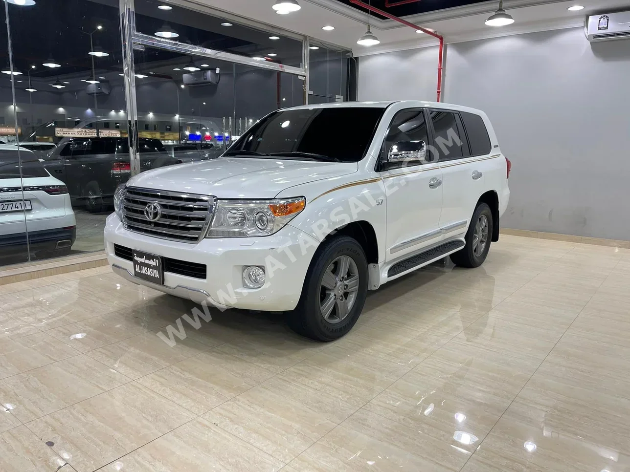 Toyota  Land Cruiser  VXR  2015  Automatic  116,000 Km  8 Cylinder  Four Wheel Drive (4WD)  SUV  White