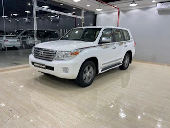 Toyota  Land Cruiser  GXR  2015  Automatic  318,000 Km  8 Cylinder  Four Wheel Drive (4WD)  SUV  White