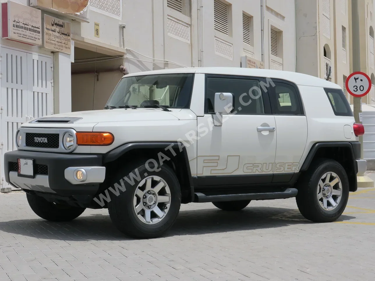 Toyota  FJ Cruiser  2019  Automatic  56,000 Km  6 Cylinder  Four Wheel Drive (4WD)  SUV  White