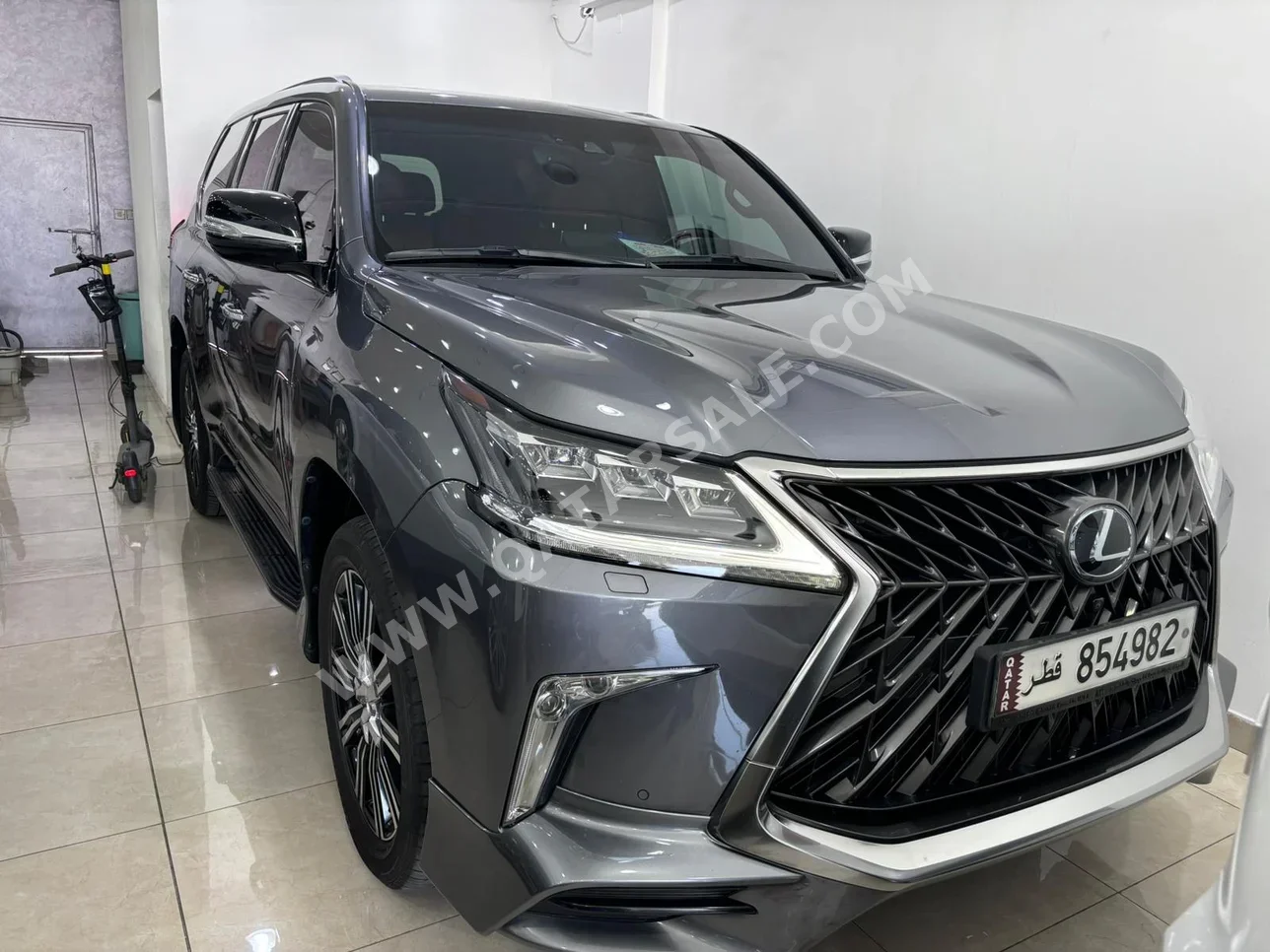 Lexus  LX  570 S  2018  Automatic  140,000 Km  8 Cylinder  Four Wheel Drive (4WD)  SUV  Gray