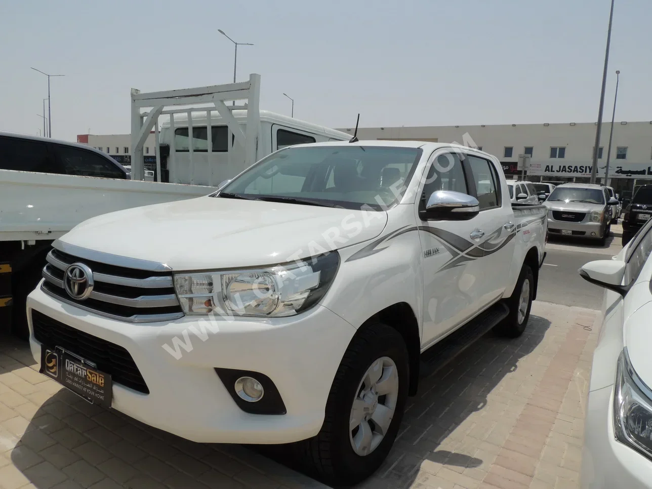  Toyota  Hilux  SR5  2017  Manual  79,600 Km  4 Cylinder  Four Wheel Drive (4WD)  Pick Up  White  With Warranty