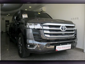 Toyota  Land Cruiser  GXR Twin Turbo  2023  Automatic  12,000 Km  6 Cylinder  Four Wheel Drive (4WD)  SUV  Black  With Warranty