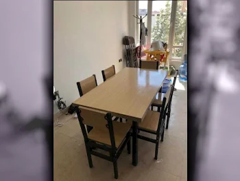 طاولة طعام مع كراسي  - اللون البيج  - قطر  - 4 مقاعد