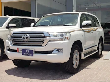 Toyota  Land Cruiser  VXR  2016  Automatic  280,000 Km  8 Cylinder  Four Wheel Drive (4WD)  SUV  White