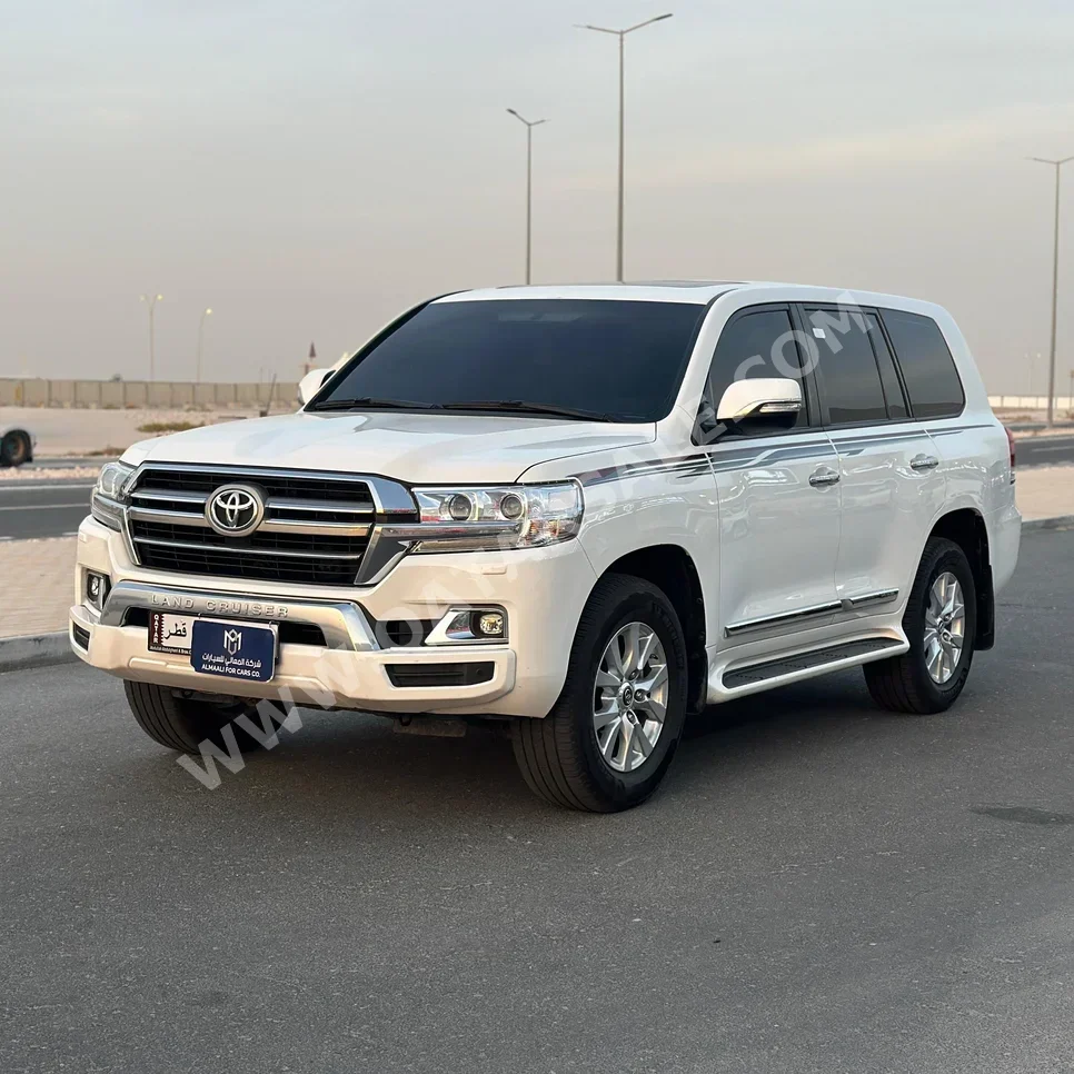 Toyota  Land Cruiser  GXR  2020  Automatic  100,000 Km  8 Cylinder  Four Wheel Drive (4WD)  SUV  White