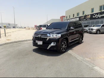 Toyota  Land Cruiser  VXR  2016  Automatic  186,000 Km  8 Cylinder  Four Wheel Drive (4WD)  SUV  Black