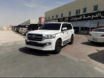 Toyota  Land Cruiser  GXR  2016  Automatic  289,000 Km  8 Cylinder  Four Wheel Drive (4WD)  SUV  White