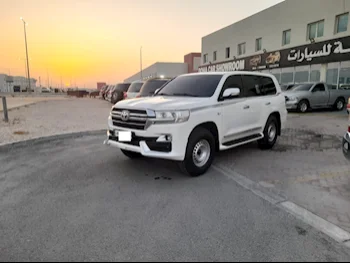 Toyota  Land Cruiser  VXR  2017  Automatic  249,000 Km  8 Cylinder  Four Wheel Drive (4WD)  SUV  White