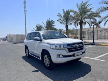 Toyota  Land Cruiser  GXR  2017  Automatic  271,000 Km  8 Cylinder  Four Wheel Drive (4WD)  SUV  White