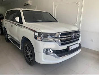 Toyota  Land Cruiser  GXR- Grand Touring  2020  Automatic  144,000 Km  8 Cylinder  Four Wheel Drive (4WD)  SUV  White
