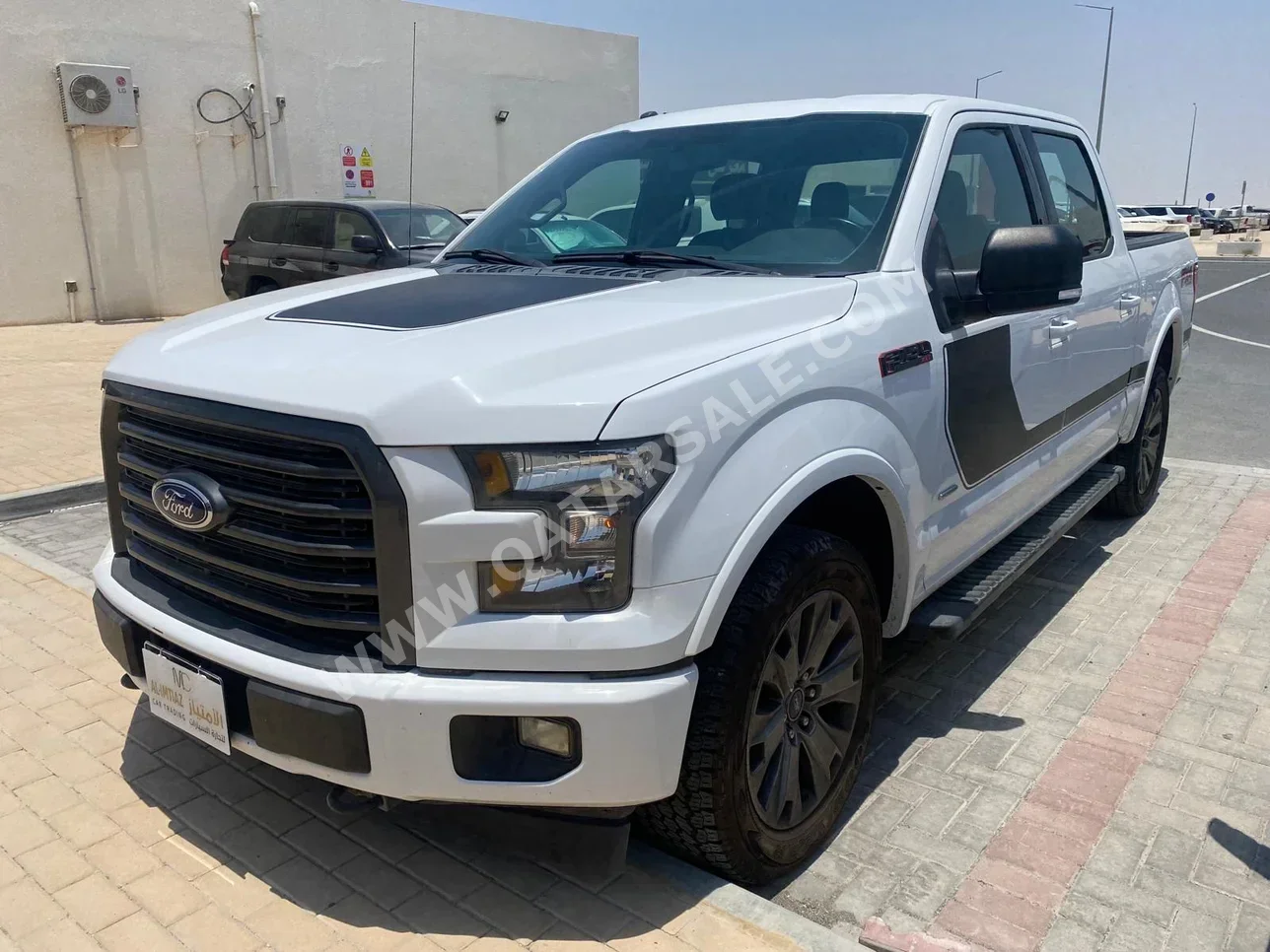 Ford  F  150  2017  Automatic  138,000 Km  8 Cylinder  Four Wheel Drive (4WD)  Pick Up  White