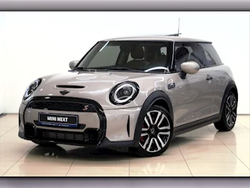 Mini  Cooper  S  2022  Automatic  33٬200 Km  4 Cylinder  Front Wheel Drive (FWD)  Hatchback  Gray  With Warranty