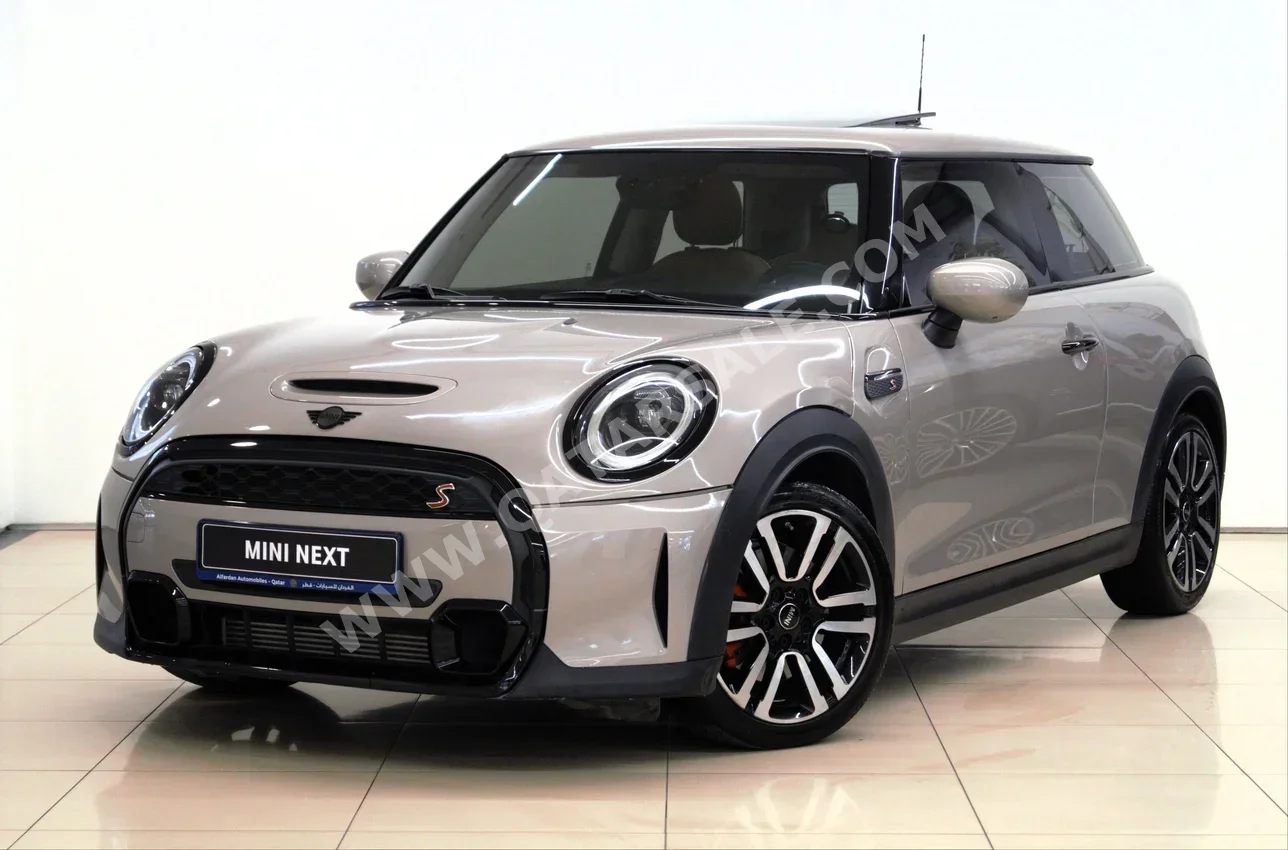 Mini  Cooper  S  2022  Automatic  33٬200 Km  4 Cylinder  Front Wheel Drive (FWD)  Hatchback  Gray  With Warranty