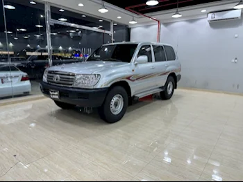 Toyota  Land Cruiser  GX  2006  Manual  300,000 Km  6 Cylinder  Four Wheel Drive (4WD)  SUV  Silver