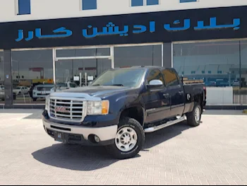 GMC  Sierra  2500 HD  2008  Automatic  320,000 Km  8 Cylinder  Four Wheel Drive (4WD)  Pick Up  Blue