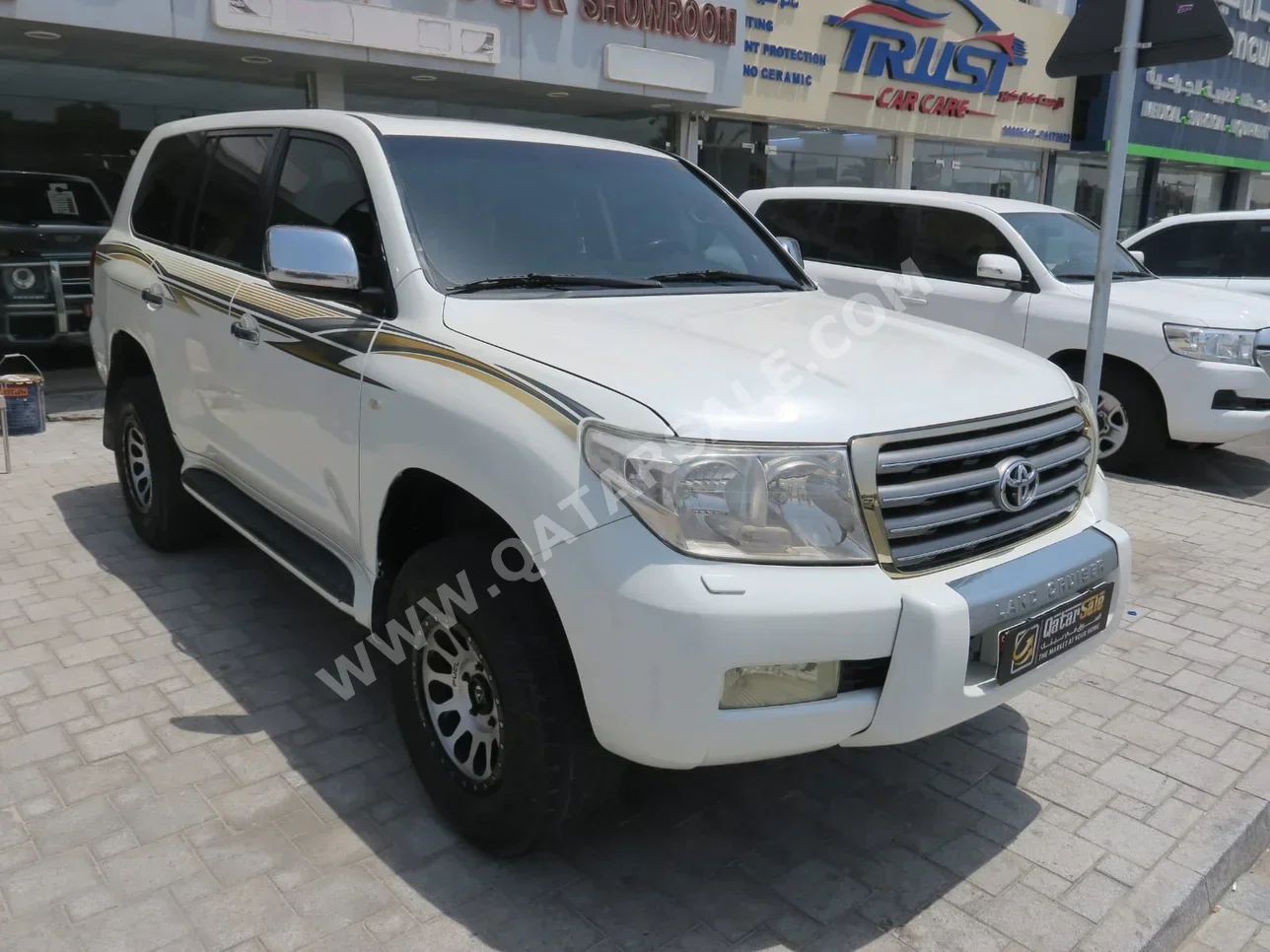  Toyota  Land Cruiser  VXR  2009  Automatic  310,000 Km  8 Cylinder  Four Wheel Drive (4WD)  SUV  White  With Warranty