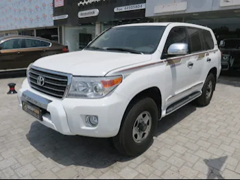 Toyota  Land Cruiser  GXR  2014  Automatic  318,000 Km  8 Cylinder  Four Wheel Drive (4WD)  SUV  White