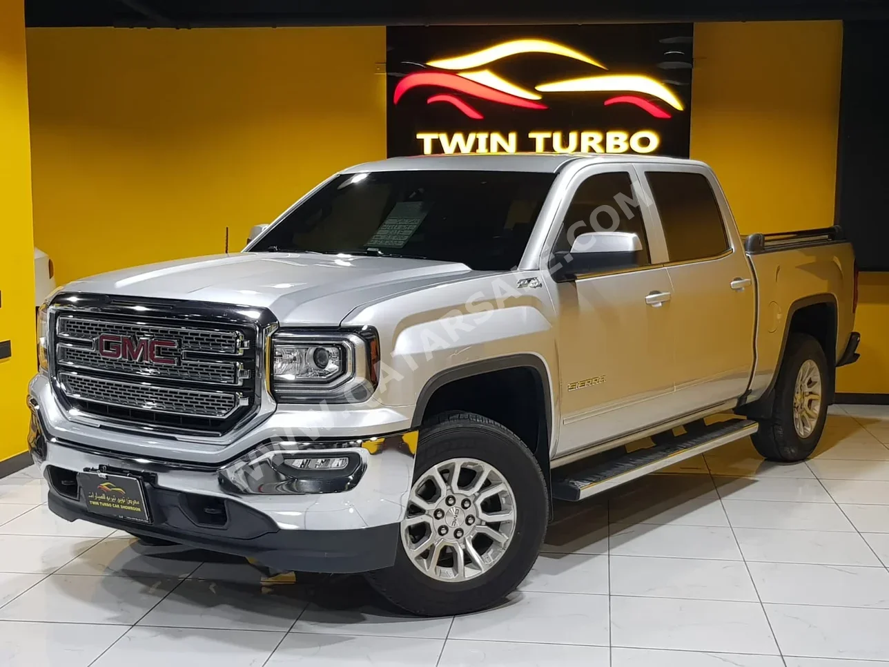 GMC  Sierra  2018  Automatic  95,000 Km  8 Cylinder  Four Wheel Drive (4WD)  Pick Up  Silver