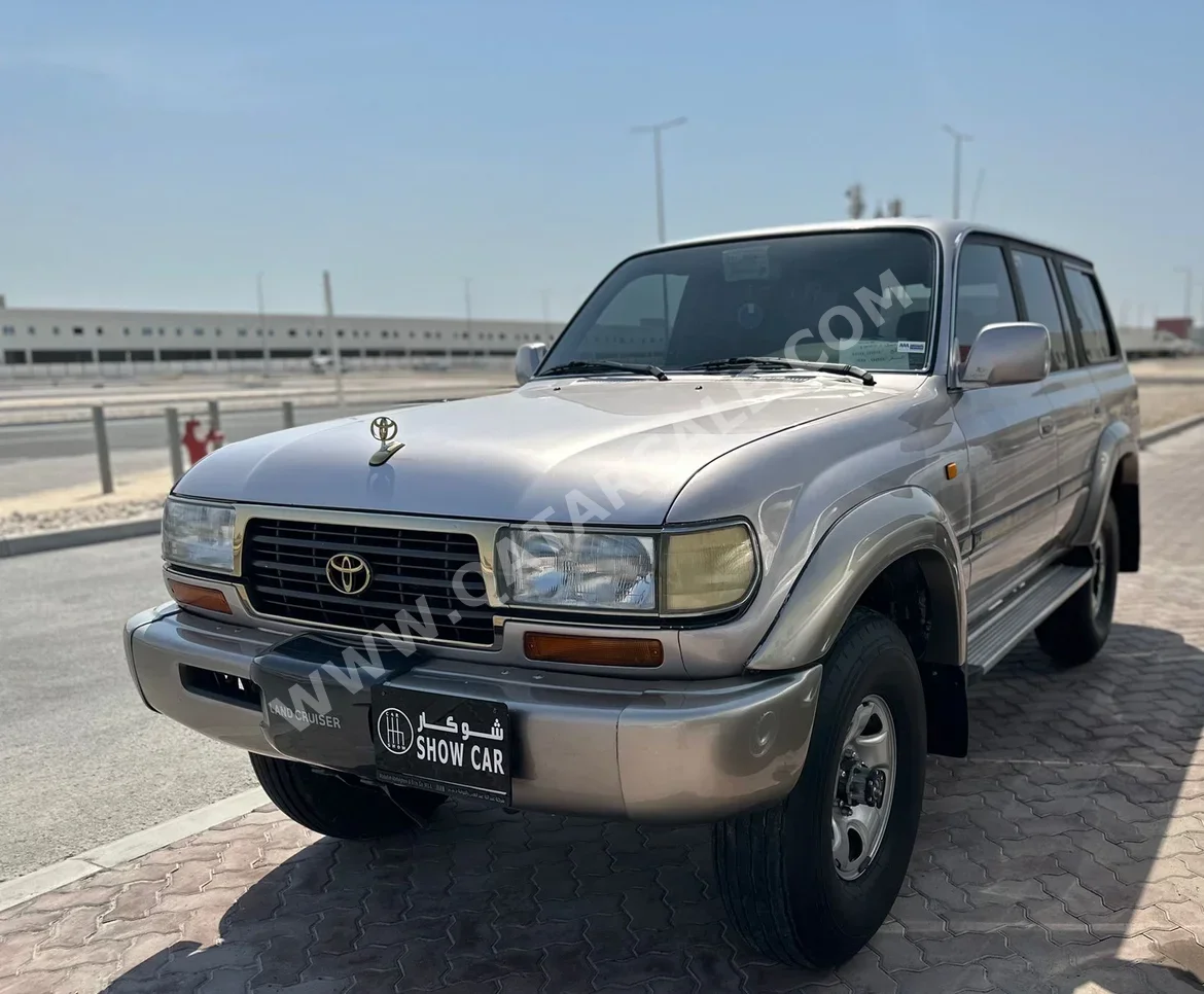 Toyota  Land Cruiser  GXR  1997  Manual  300,000 Km  6 Cylinder  Four Wheel Drive (4WD)  SUV  Silver