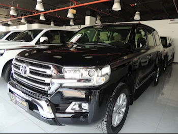 Toyota  Land Cruiser  GXR  2016  Automatic  106,000 Km  8 Cylinder  Four Wheel Drive (4WD)  SUV  Black