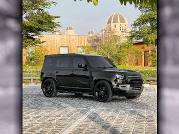 Land Rover  Defender  110 HSE  2022  Automatic  40,000 Km  6 Cylinder  Four Wheel Drive (4WD)  SUV  Black  With Warranty