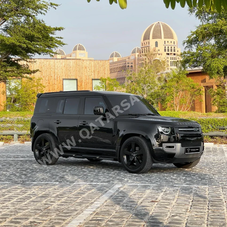 Land Rover  Defender  110 HSE  2022  Automatic  40,000 Km  6 Cylinder  Four Wheel Drive (4WD)  SUV  Black  With Warranty