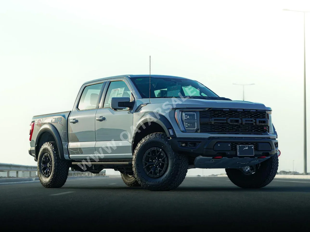 Ford  Raptor  R  2023  Automatic  0 Km  8 Cylinder  Four Wheel Drive (4WD)  Pick Up  Light Gray  With Warranty