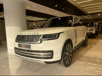 Land Rover  Range Rover  Vogue HSE  2022  Automatic  13,000 Km  8 Cylinder  Four Wheel Drive (4WD)  SUV  White  With Warranty
