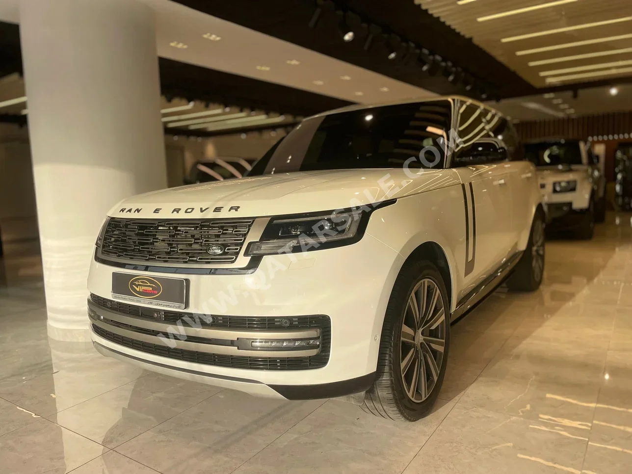  Land Rover  Range Rover  Vogue HSE  2022  Automatic  13,000 Km  8 Cylinder  Four Wheel Drive (4WD)  SUV  White  With Warranty