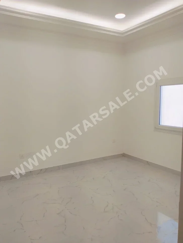 2 Bedrooms  Apartment  For Rent  in Doha -  Umm Ghuwailina  Not Furnished