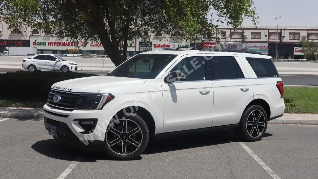 Ford  Expedition  Limited  2021  Automatic  58,700 Km  8 Cylinder  All Wheel Drive (AWD)  SUV  White