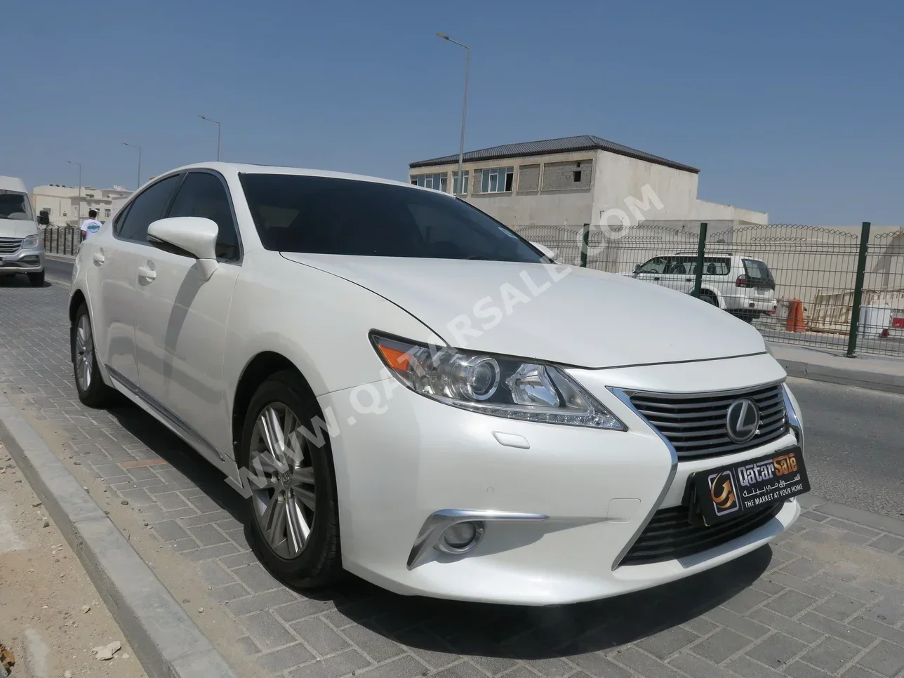 Lexus  ES  350  2015  Automatic  475٬000 Km  6 Cylinder  Rear Wheel Drive (RWD)  Sedan  White