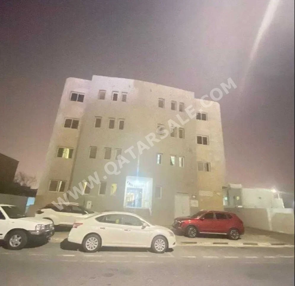 Buildings, Towers & Compounds - Family Residential  - Doha  - Fereej Bin Omran  For Sale