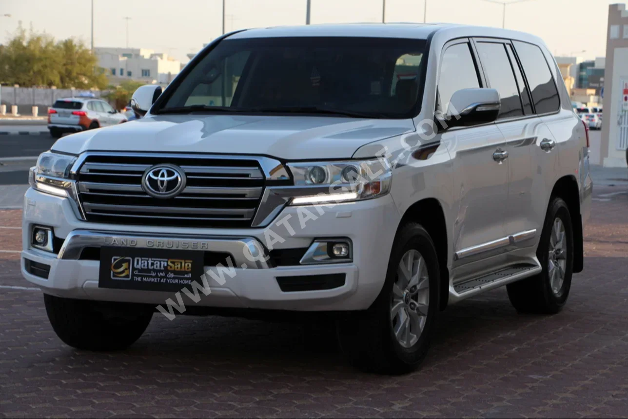 Toyota  Land Cruiser  GXR  2017  Automatic  168,000 Km  8 Cylinder  Four Wheel Drive (4WD)  SUV  White