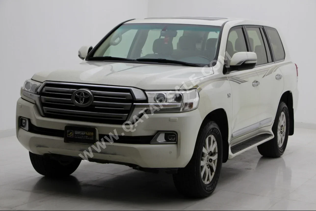 Toyota  Land Cruiser  VXR  2017  Automatic  400,000 Km  8 Cylinder  Four Wheel Drive (4WD)  SUV  White